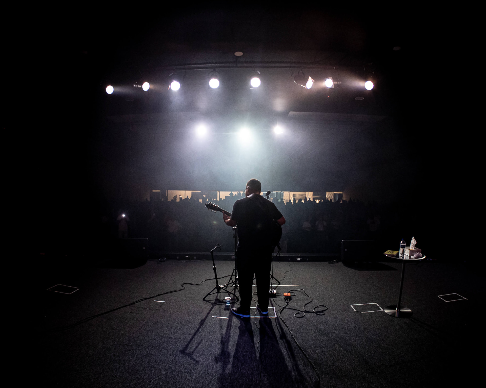 Palco e auditório da sede do Verbo Floripa