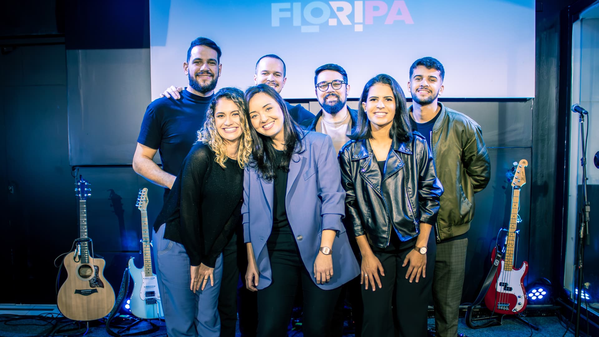 Equipe do Verbo Floripa Music reunida no palco